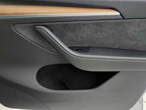 Used 2025 Tesla Model Y Long Range RWD image 36
