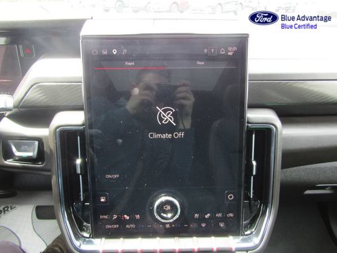 Used 2025 GMC Yukon XL AT4 w/ AT4 Premium Package AWD/4WD image 17