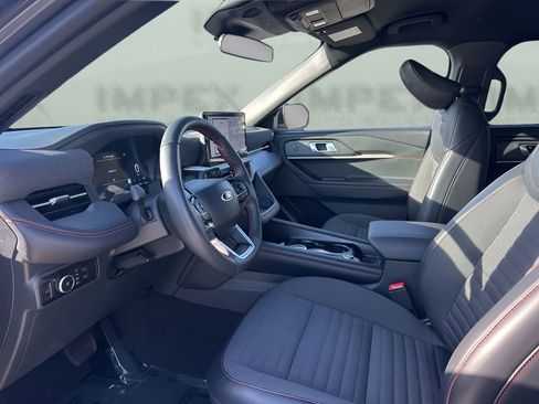 Used 2025 Ford Explorer ST-Line w/ ST-Line Street Pack image 9