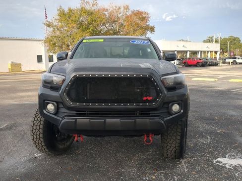 Used 2017 Toyota Tacoma SR5 image 9