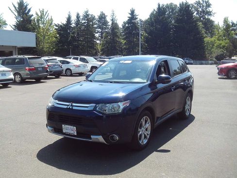 Used 2015 Mitsubishi Outlander SE AWD/4WD image 1