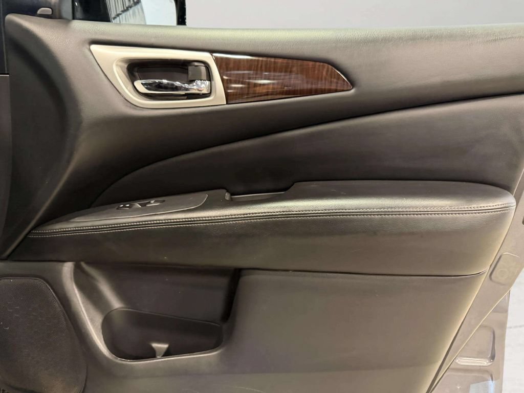 Used 2016 Nissan Pathfinder SL w/ SL Premium Package AWD/4WD image 31