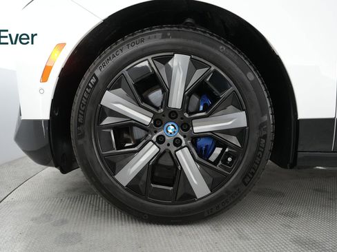 Used 2022 BMW iX xDrive50 w/ Premium Package image 19