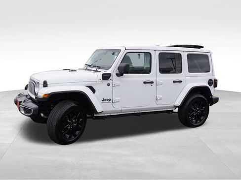 Certified 2025 Jeep Wrangler Unlimited Sahara w/ Safety Group image 14
