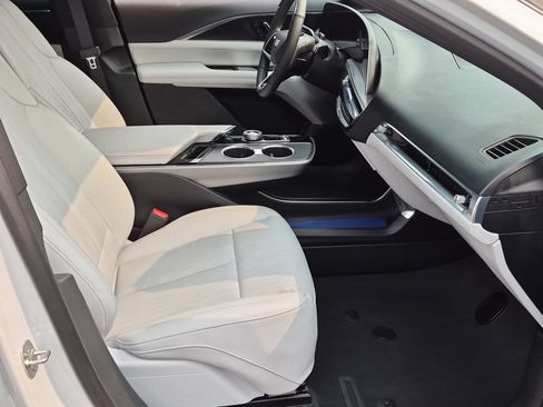 Certified 2024 Cadillac Lyriq Sport AWD/4WD image 27