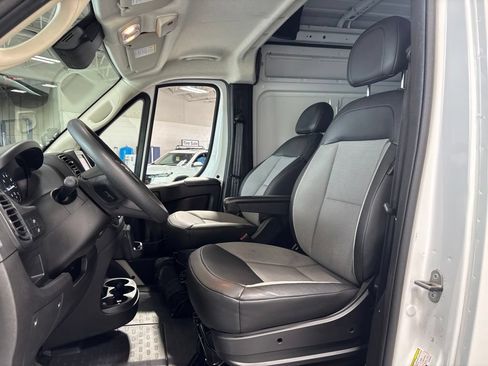 Used 2026 RAM ProMaster 2500 w/ Convenience Group FWD image 9