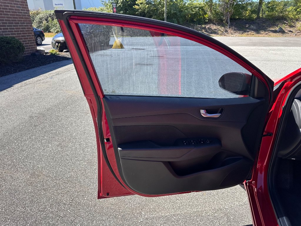 Used 2022 Hyundai Accent SE FWD image 9