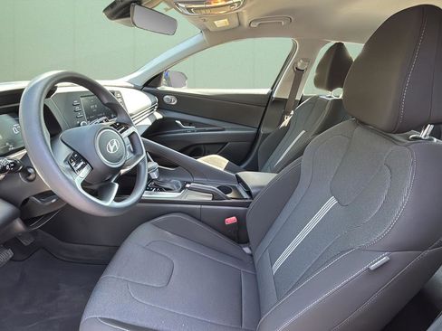 Used 2025 Hyundai Elantra SE image 14