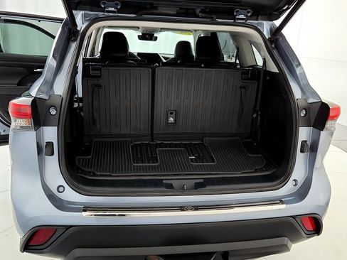 Used 2023 Toyota Highlander XLE AWD/4WD image 20