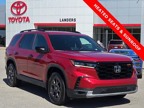 Used 2024 Honda Pilot TrailSport image 1