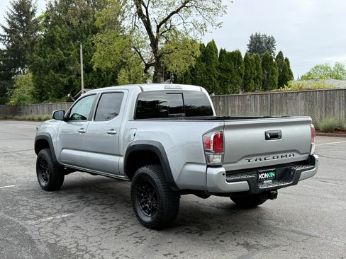 Used 2022 Toyota Tacoma TRD Off-Road w/ TRD Premium Off Road Package AWD/4WD image 3