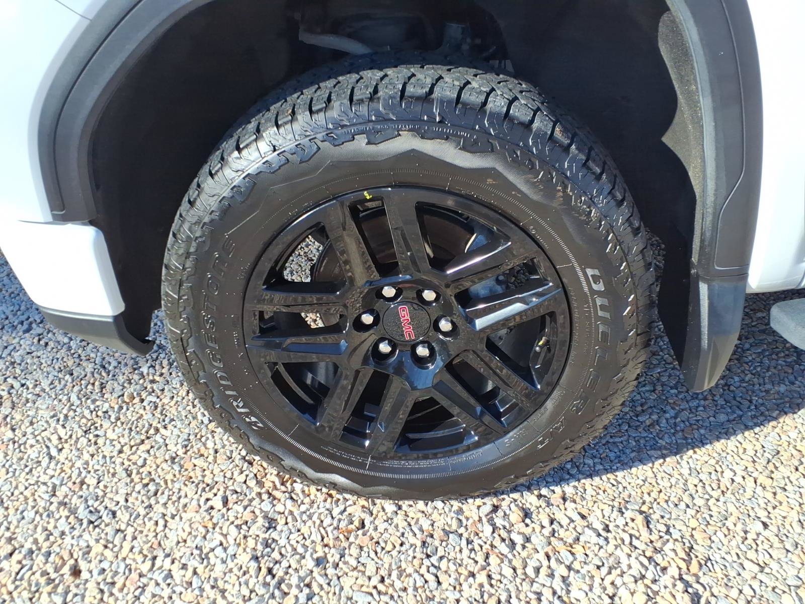 Used 2022 GMC Sierra 1500 AT4 w/ AT4 Preferred Package AWD/4WD image 14