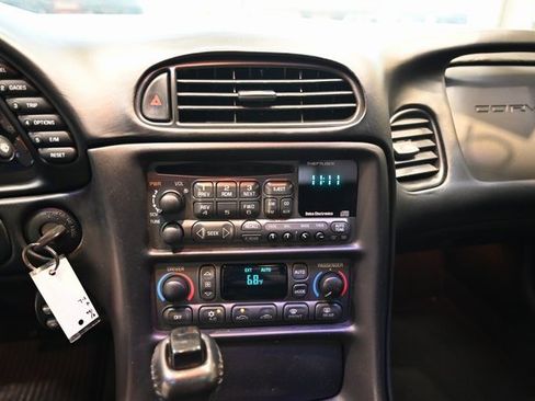 Used 2000 Chevrolet Corvette Coupe w/ Roof Pkg image 17