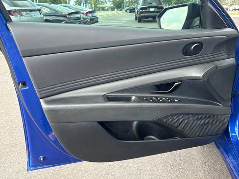 Certified 2025 Hyundai Elantra Sport FWD image 3