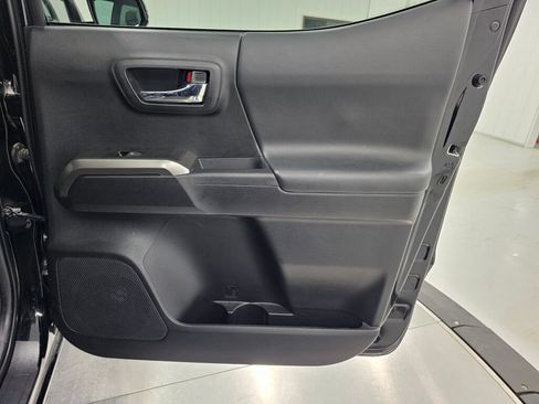 Used 2022 Toyota Tacoma Limited AWD/4WD image 30