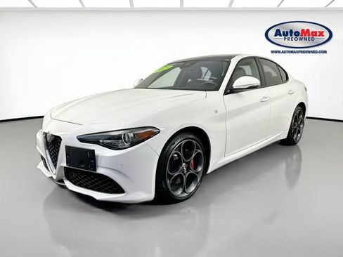 Used 2023 Alfa Romeo Giulia Ti image 5