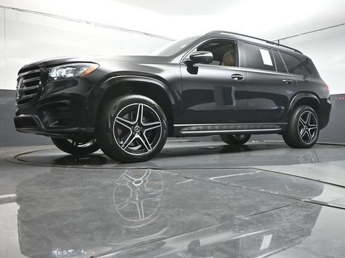 Used 2024 Mercedes-Benz GLS 450 4MATIC image 38
