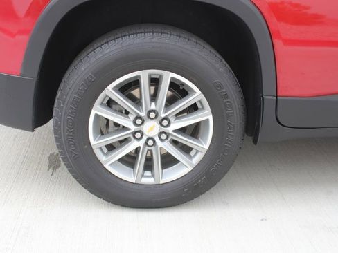 Used 2023 Chevrolet Traverse LT image 36