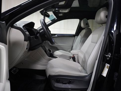 Certified 2023 Volkswagen Tiguan SE R-Line image 10