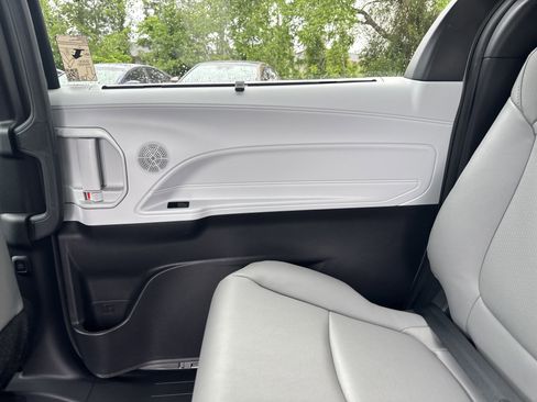 New 2026 Toyota Sienna XLE FWD image 29