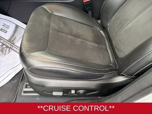 Used 2023 Jeep Grand Cherokee L Laredo RWD image 9