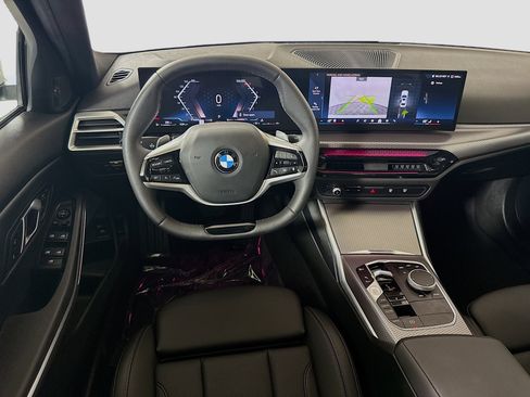 Used 2025 BMW 330i Sedan w/ M Sport Package image 17