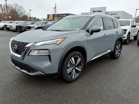 Used 2023 Nissan Rogue SL w/ SL Premium Package image 10
