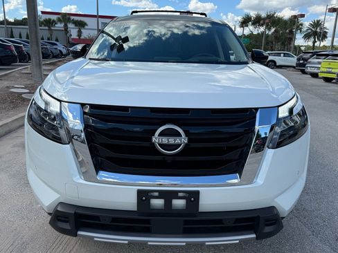 Used 2025 Nissan Pathfinder Platinum image 27