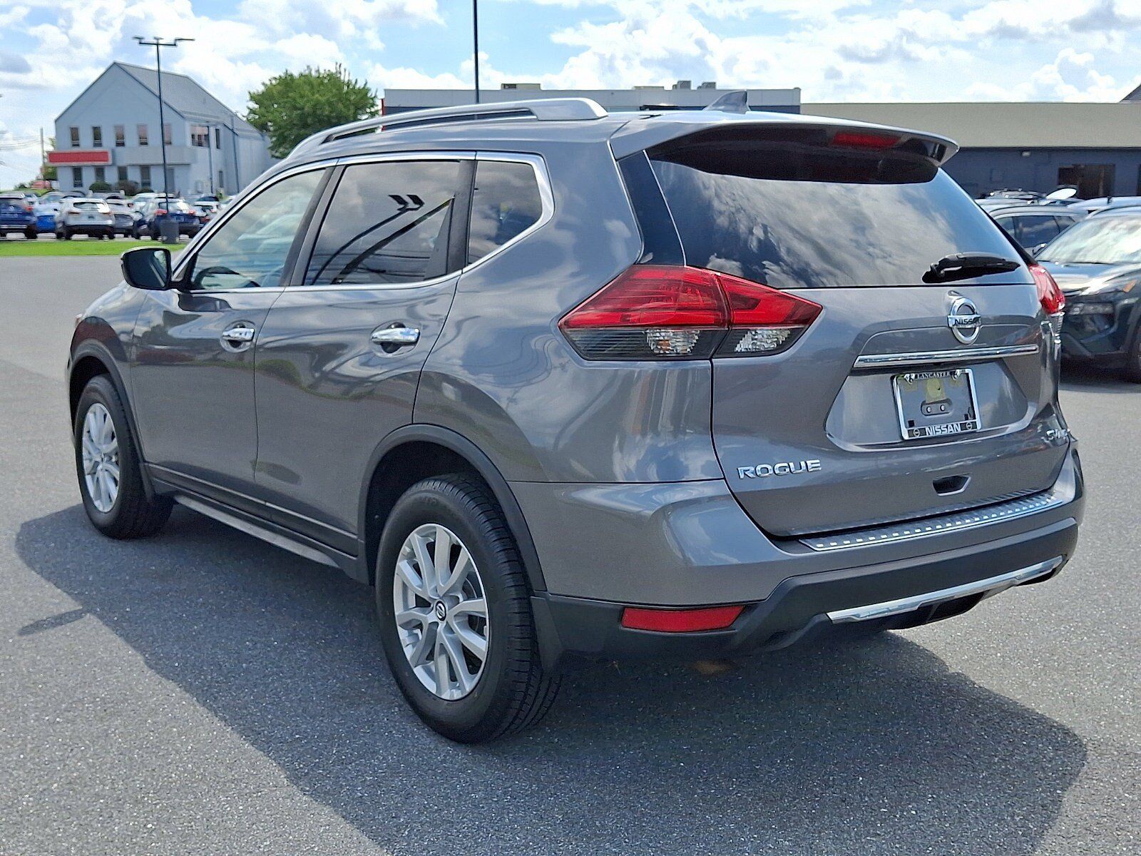 Used 2017 Nissan Rogue SV AWD/4WD image 5