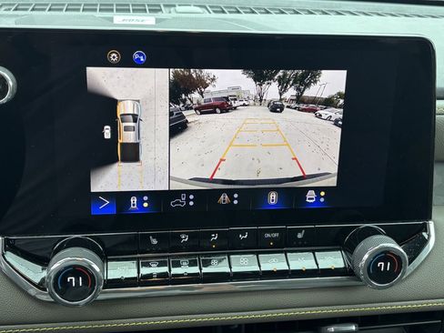 Used 2024 Chevrolet Colorado ZR2 w/ Technology Package image 15