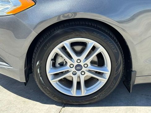 Used 2018 Ford Fusion SE w/ Fusion SE Technology Package image 9