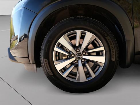Used 2023 Nissan Pathfinder SL AWD/4WD image 9