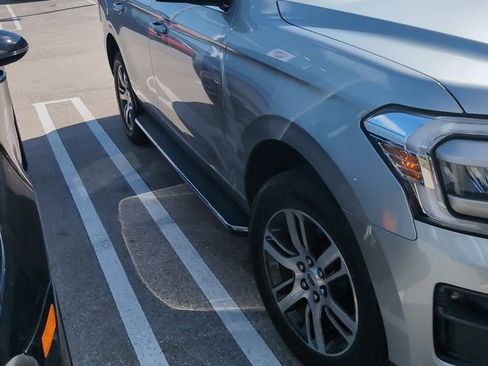 Used 2022 Ford Expedition XLT image 10