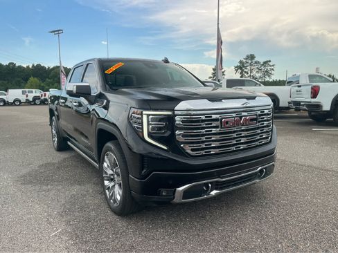 Used 2022 GMC Sierra 1500 Denali w/ Denali Reserve Package AWD/4WD image 3