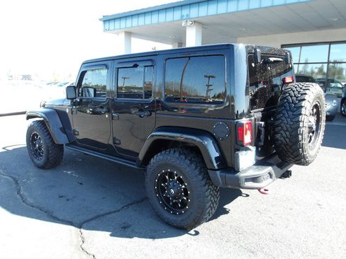 Used 2015 Jeep Wrangler Unlimited Rubicon AWD/4WD image 3