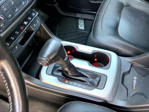 Used 2018 Chevrolet Colorado ZR2 w/ LPO, Premium Interior Package image 17