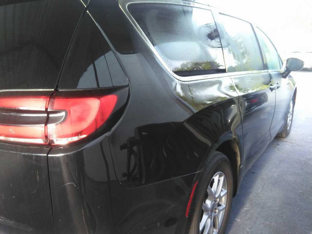 Used 2025 Chrysler Pacifica Select FWD image 5