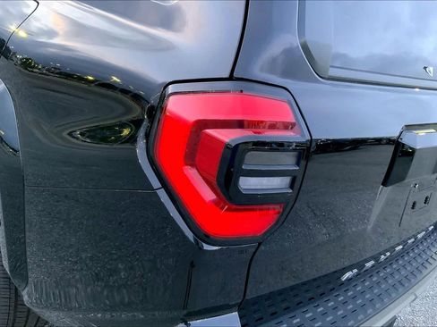 Used 2025 Toyota 4Runner Limited AWD/4WD image 27