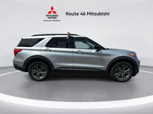 Used 2023 Ford Explorer XLT w/ Equipment Group 202A AWD/4WD image 5