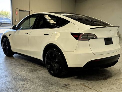 Used 2020 Tesla Model Y Long Range image 2