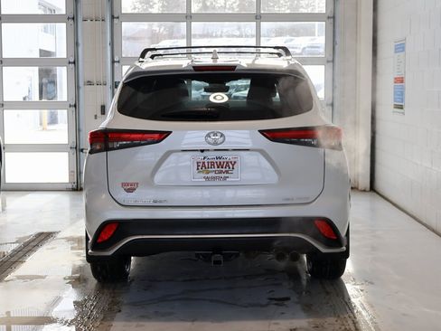 Used 2022 Toyota Highlander XSE image 9