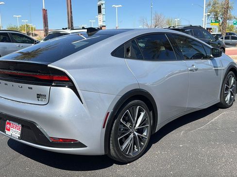 Used 2025 Toyota Prius XLE image 7