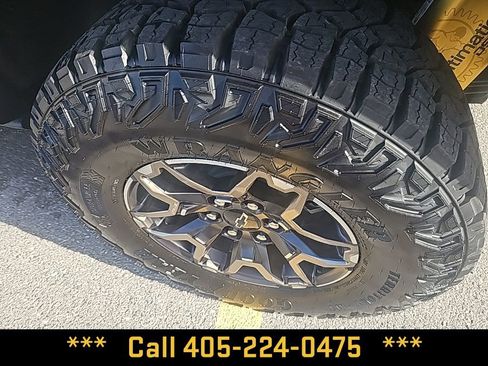 Used 2025 Chevrolet Colorado ZR2 w/ Technology Package image 21