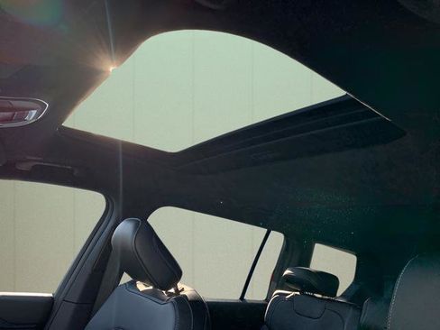 New 2025 Jeep Grand Cherokee L Altitude image 30