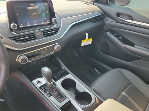 Used 2025 Nissan Altima 2.5 SR FWD image 30