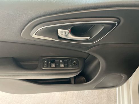 Used 2016 Chrysler 200 Limited w/ Convenience Group image 13