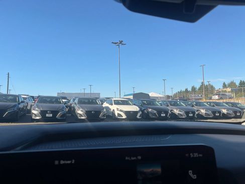Used 2026 Kia Carnival FWD image 17