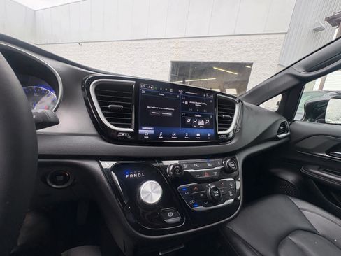Used 2025 Chrysler Pacifica Select FWD image 22