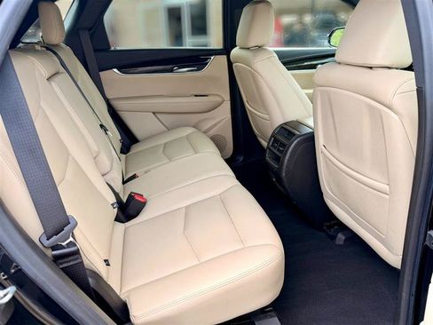 Used 2018 Cadillac XT5 FWD image 11