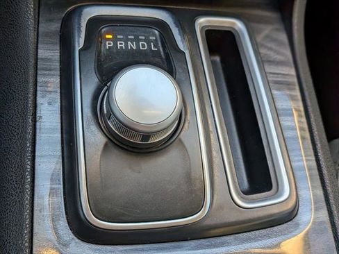 Certified 2022 Chrysler 300 Touring L image 18